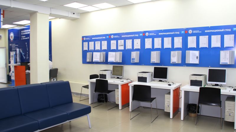 На гостевых компьютерах в операционном зале Вы можете воспользоваться сервисами официального сайта ФНС России и распечатать документы
