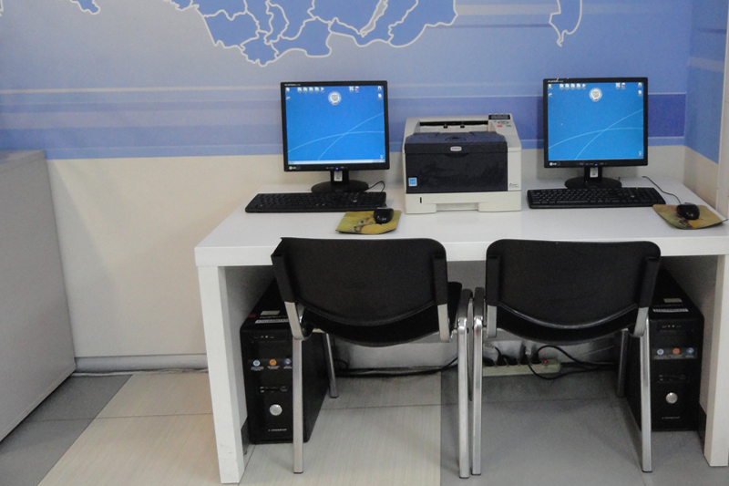 На гостевом компьютере в операционном зале Вы можете воспользоваться сервисами официального сайта ФНС России 