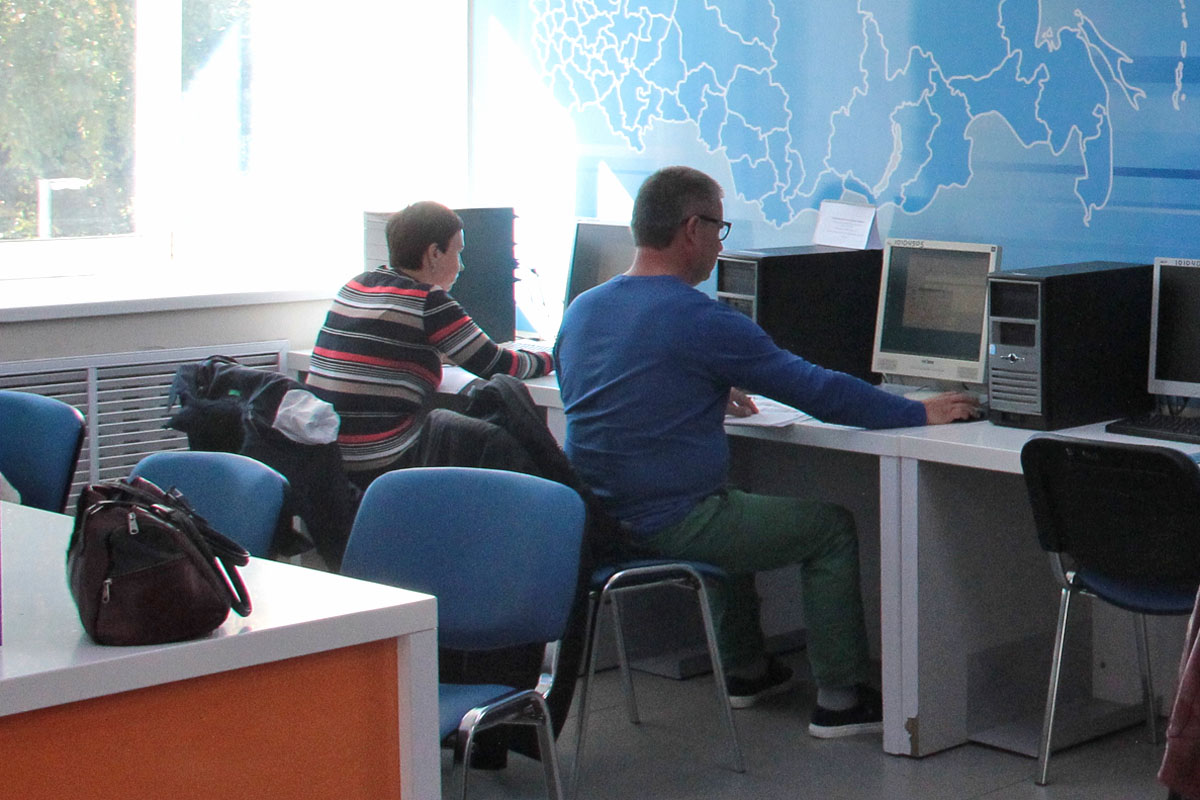 На гостевом компьютере в операционном зале Вы можете воспользоваться сервисами сайта ФНС России
