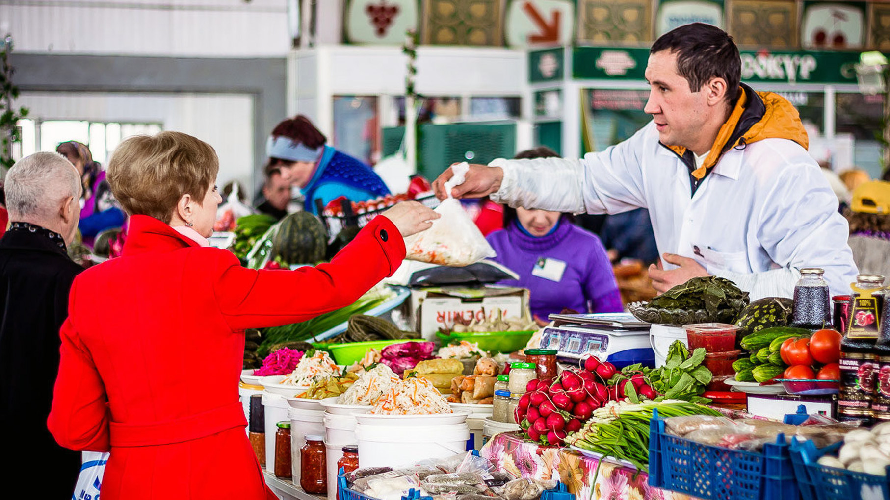 Покупка магазина москве. Розничный рынок это. Торговля и Общественное питание. На рынке. Рынок в России.