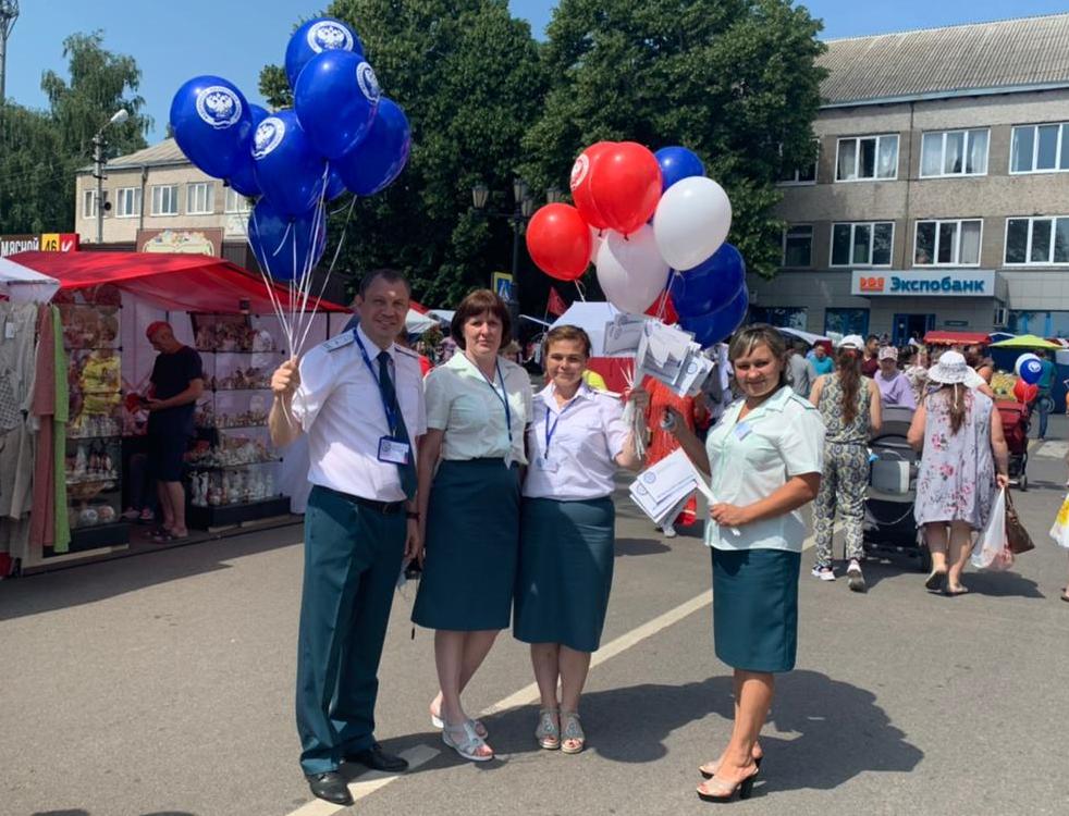 Налоговая курск. Налоговая инспекция Курск. Налоговая Курск сотрудники. Коноплев ИФНС Курск. УФНС России по Курской области и Коренская ярмарка.