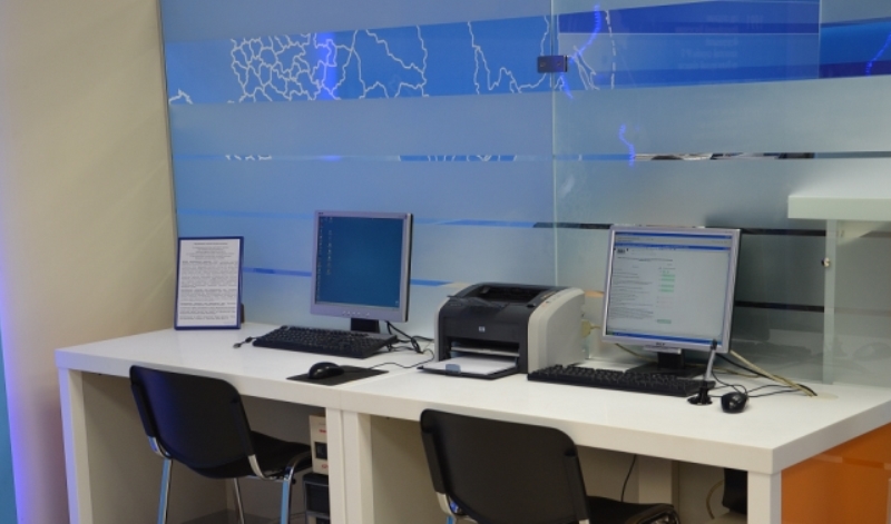 На гостевых компьютерах в операционном зале налогоплательщики могут воспользоваться сервисами официального сайта ФНС России 