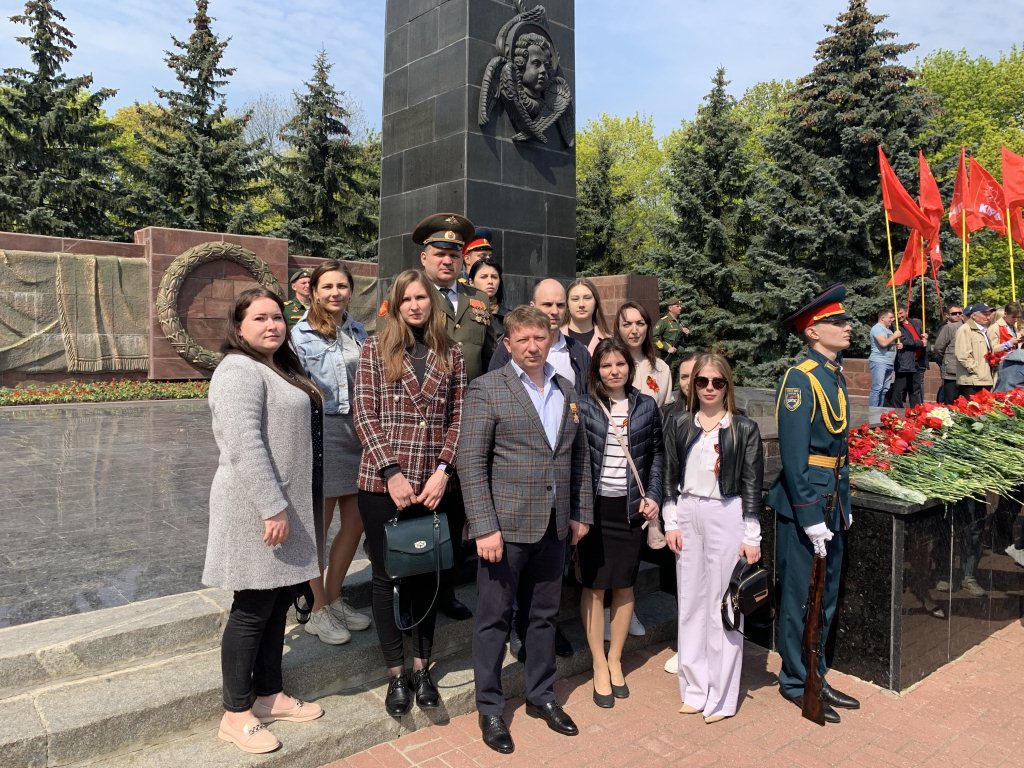 Сотрудники налоговых органов возложили цветы в память о погибших в годы  Великой Отечественной войны 1941-1945 годов | 12.05.2022 | Курск -  БезФормата