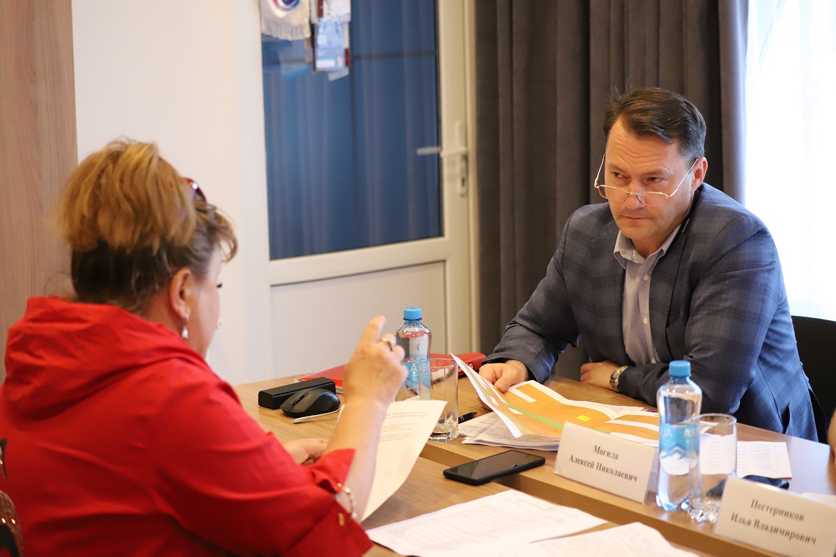 встреча бизнесменов. деловая конференция. бизнесмены севастополя. севастополь малый бизнес. бизнесмены севастополя.