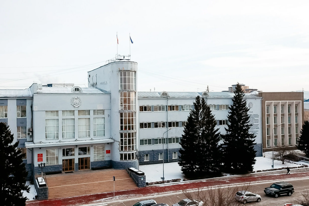 Правительство республики бурятия здание. Министры улан-удэ. Дом правительства республики бурятия. Правительство бурятии здание. Правительство р бурятия.