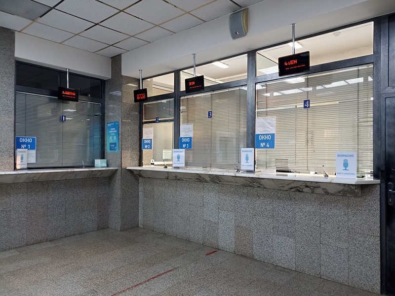 В операционном зале предусмотрены 8 окон для обслуживания налогоплательщиков