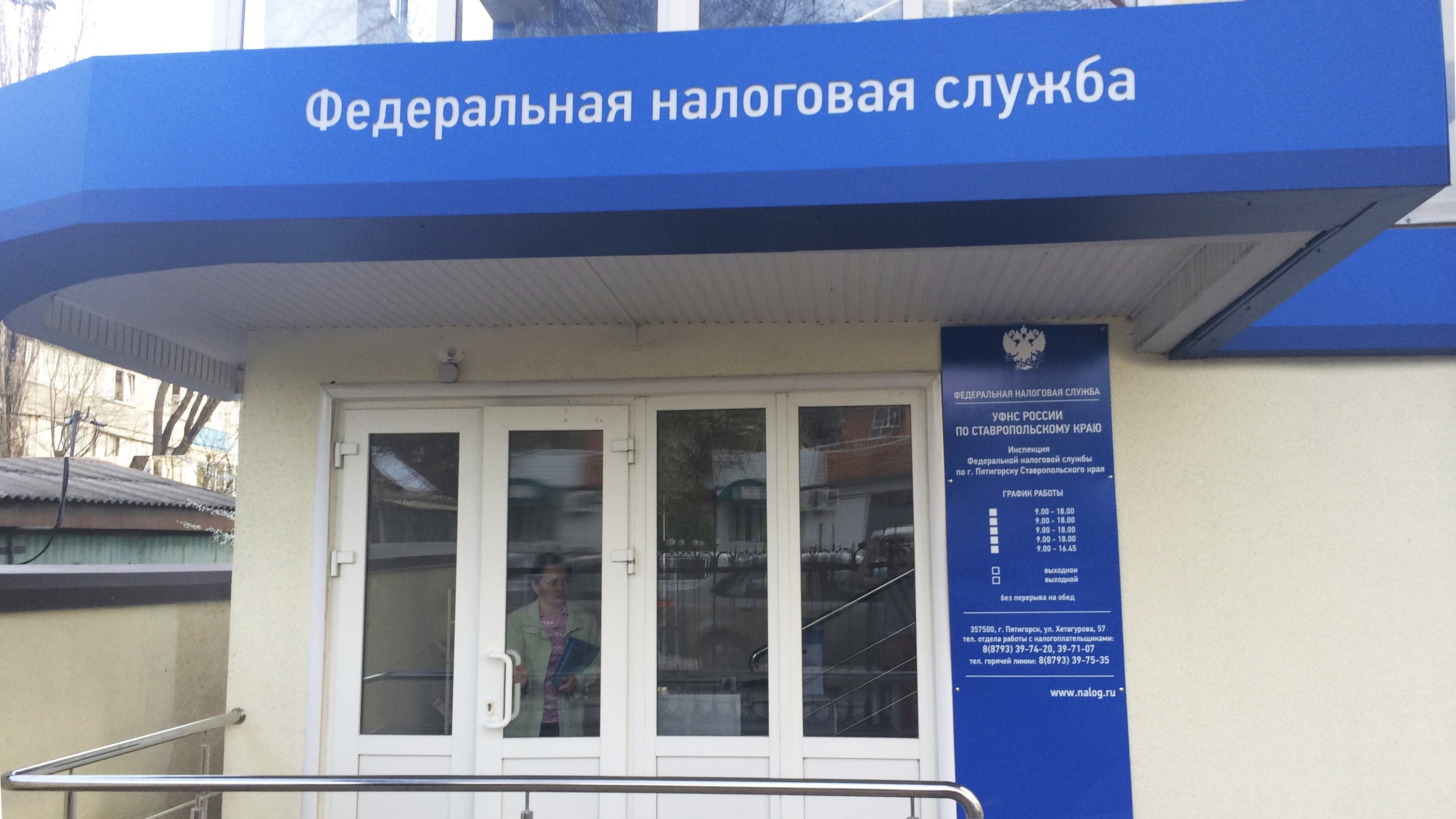 Вход в операционный зал