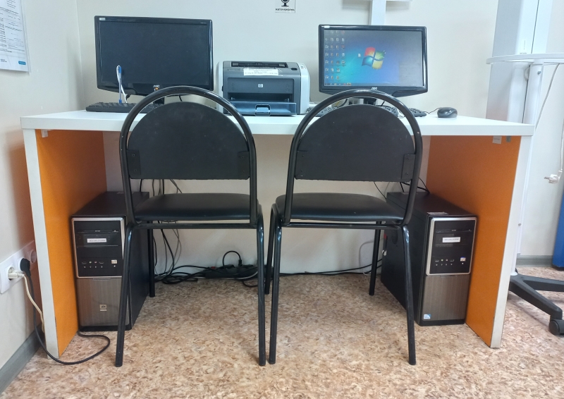 На гостевом компьютере в операционном зале налогоплательщики могут воспользоваться сервисами официального сайта ФНС России и распечатать документы