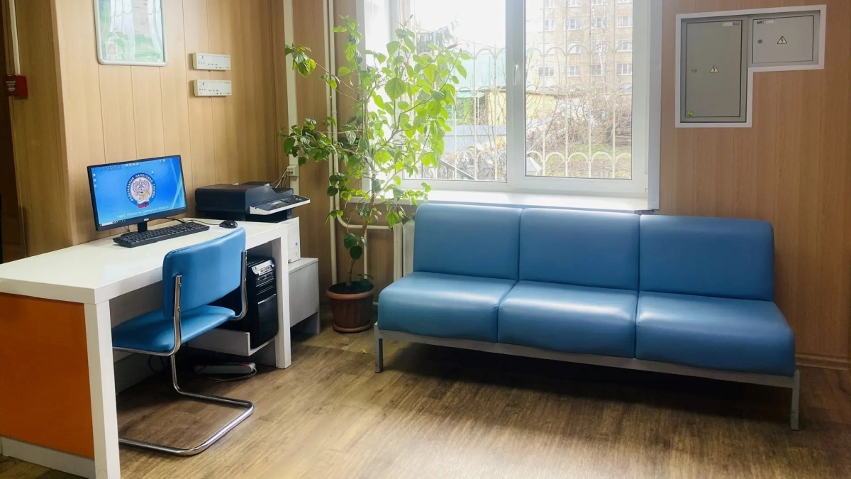 На гостевом компьютере в обособленном подразделении Вы можете воспользоваться сервисами  официального сайта ФНС России и специальными программами