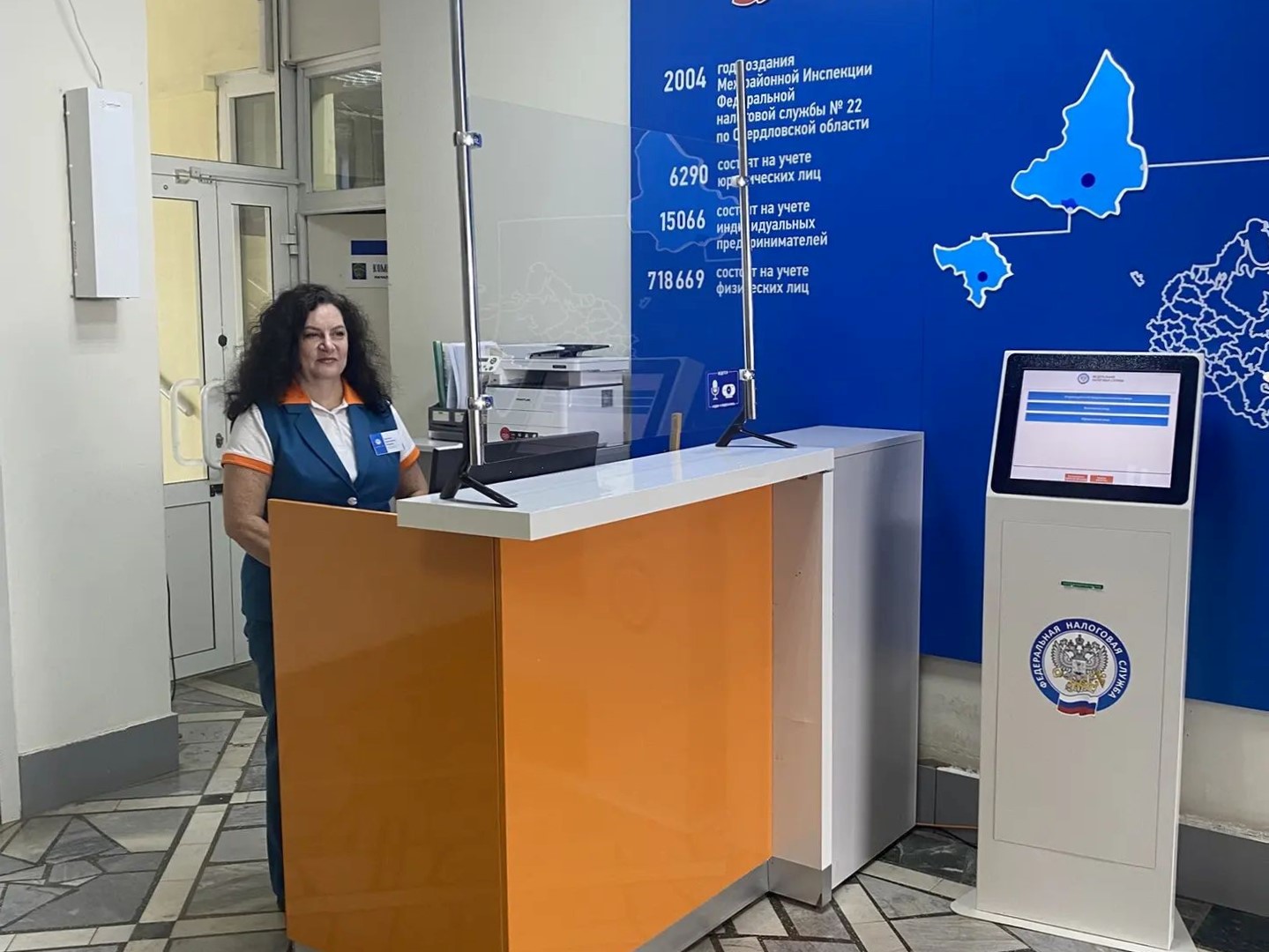Если у Вас возникли вопросы по порядку получения услуг налогового органа, обратитесь к администратору операционного зала